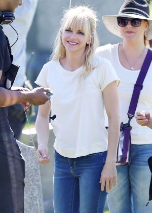 Anna Faris Filming 'Overboard' set in Vancouver 