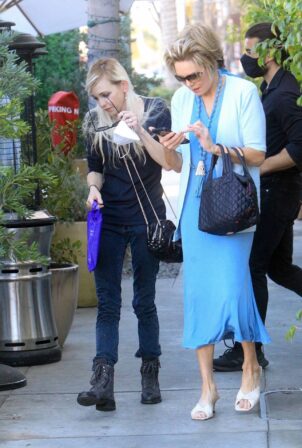 Anna Faris - Has lunch with a friend at E Baldi in Beverly Hills