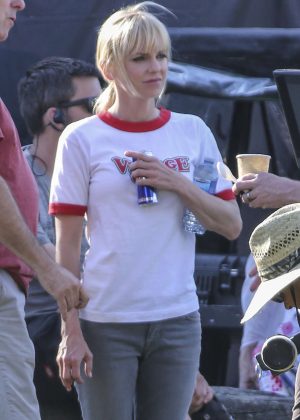 Anna Faris on the Set of 'Overboard' in Vancouver