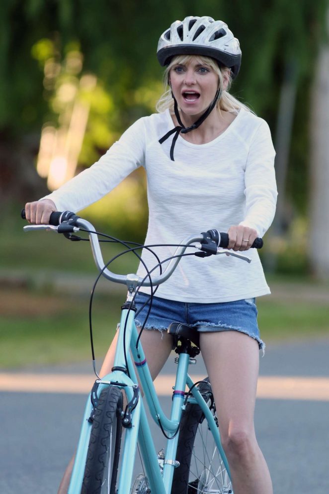 Anna Faris rides a bike for a scene in 'Overboard' in Vancouver