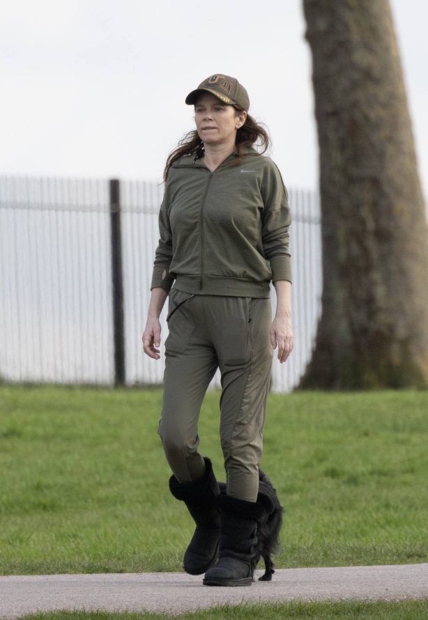 Anna Friel - Spotted with a friend on the Long Walk at Windsor Castle - Windsor