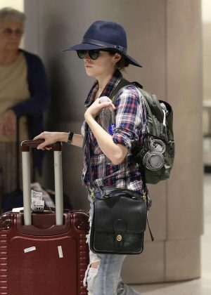 Anna Kendrick - Arrives at Airport in Miami