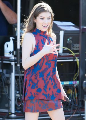 Anna Kendrick on 'Extra' set in Los Angeles