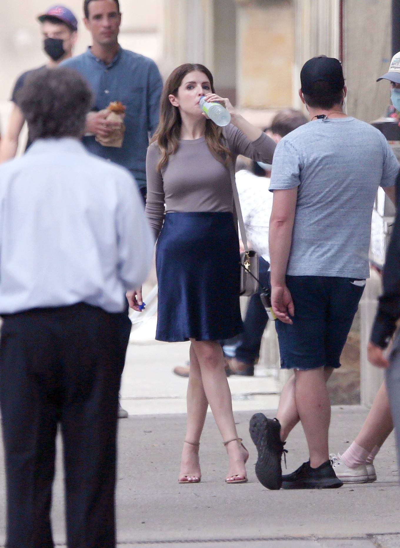 Anna Kendrick 2021 : Anna Kendrick – With Charlie Carrick on Set Filming Alice, Darling in Toronto-10