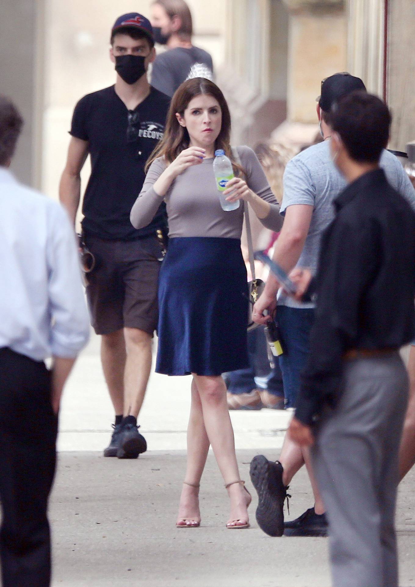 Anna Kendrick 2021 : Anna Kendrick – With Charlie Carrick on Set Filming Alice, Darling in Toronto-12