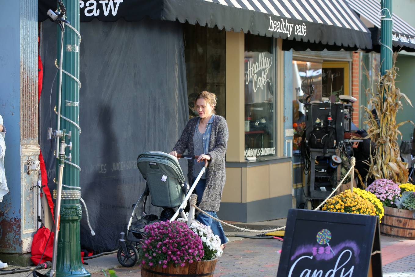 Anna Paquin – On the set of ‘Modern Love’ filming at Healthy Cafe in Schenectady
