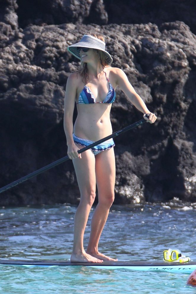 Anna Rawson in Bikini Paddleboarding in Hawaii