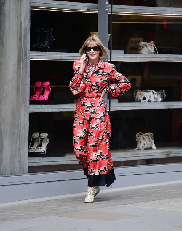 Anna Wintour - In summery dress out in London