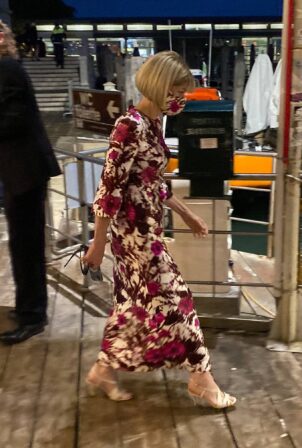 Anna Wintour - Seen in floral print leaving Dolce n' Gabbana fashion show in Venice