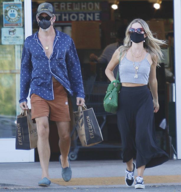 Annabelle Wallis and Chris Pine - Shopping in Los Angeles