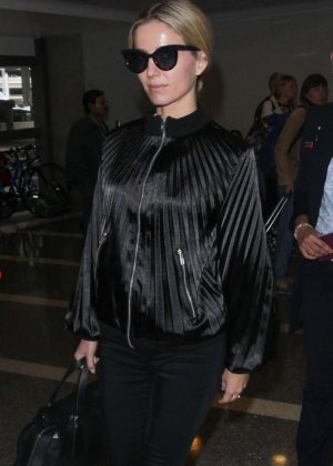 Annabelle Wallis - Arrives at LAX Airport in Los Angeles