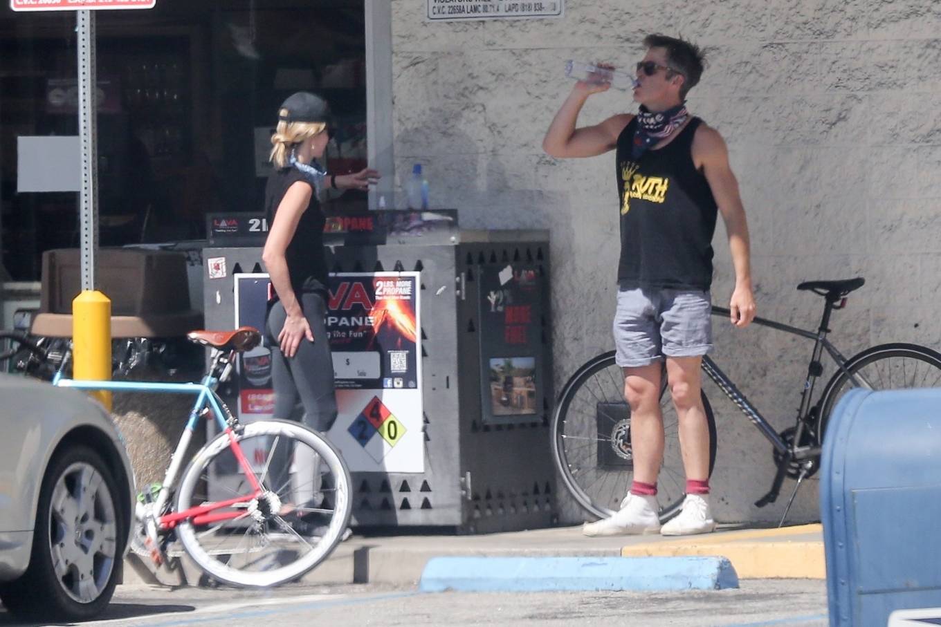 Annabelle Wallis â€“ Bike ride with Chris Pine in Los Angeles