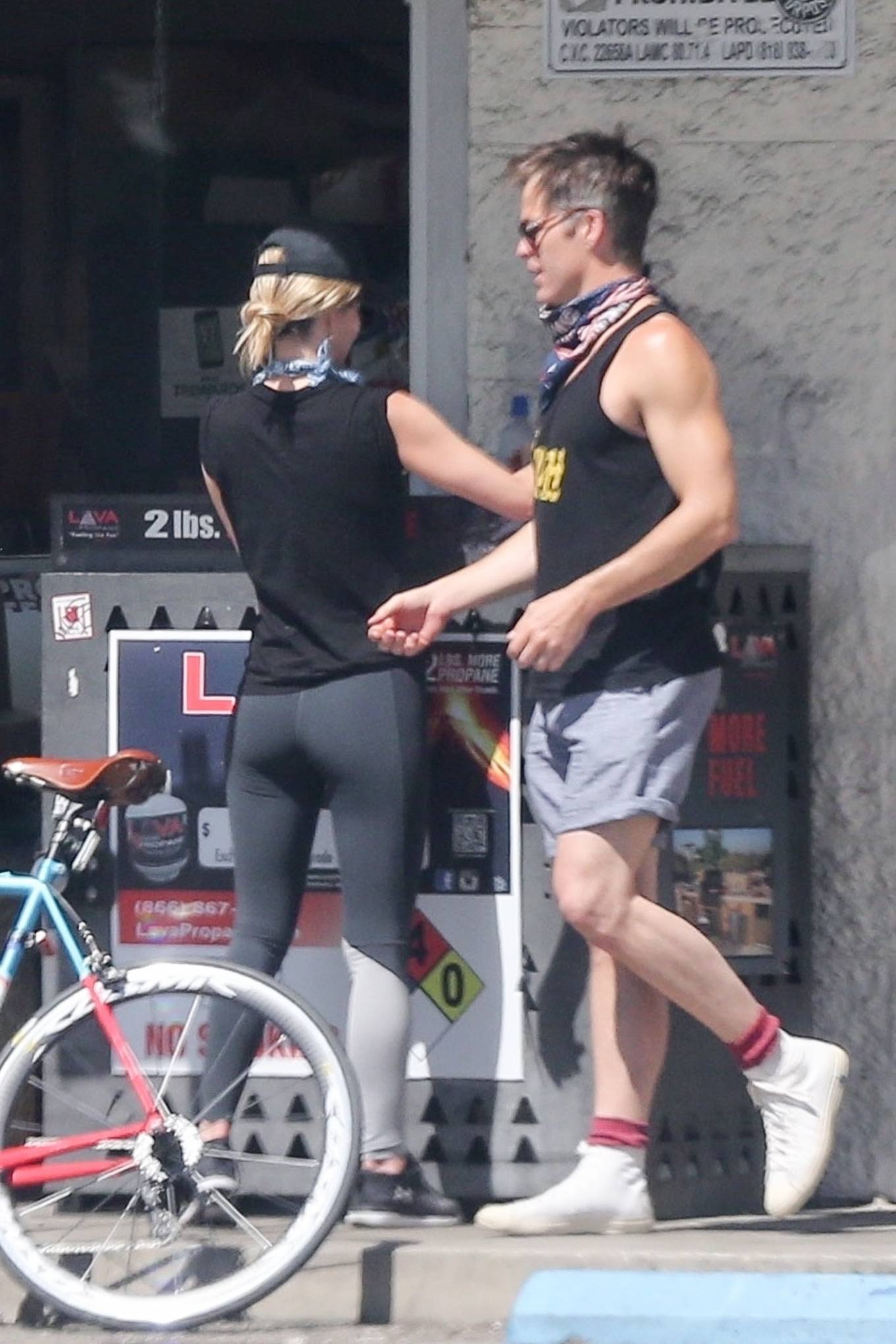 Annabelle Wallis â€“ Bike ride with Chris Pine in Los Angeles