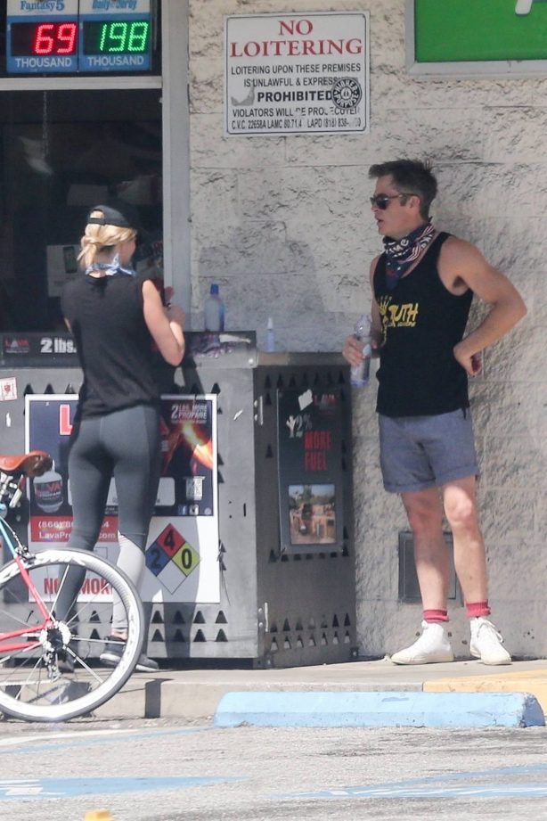 Annabelle Wallis - Bike ride with Chris Pine in Los Angeles
