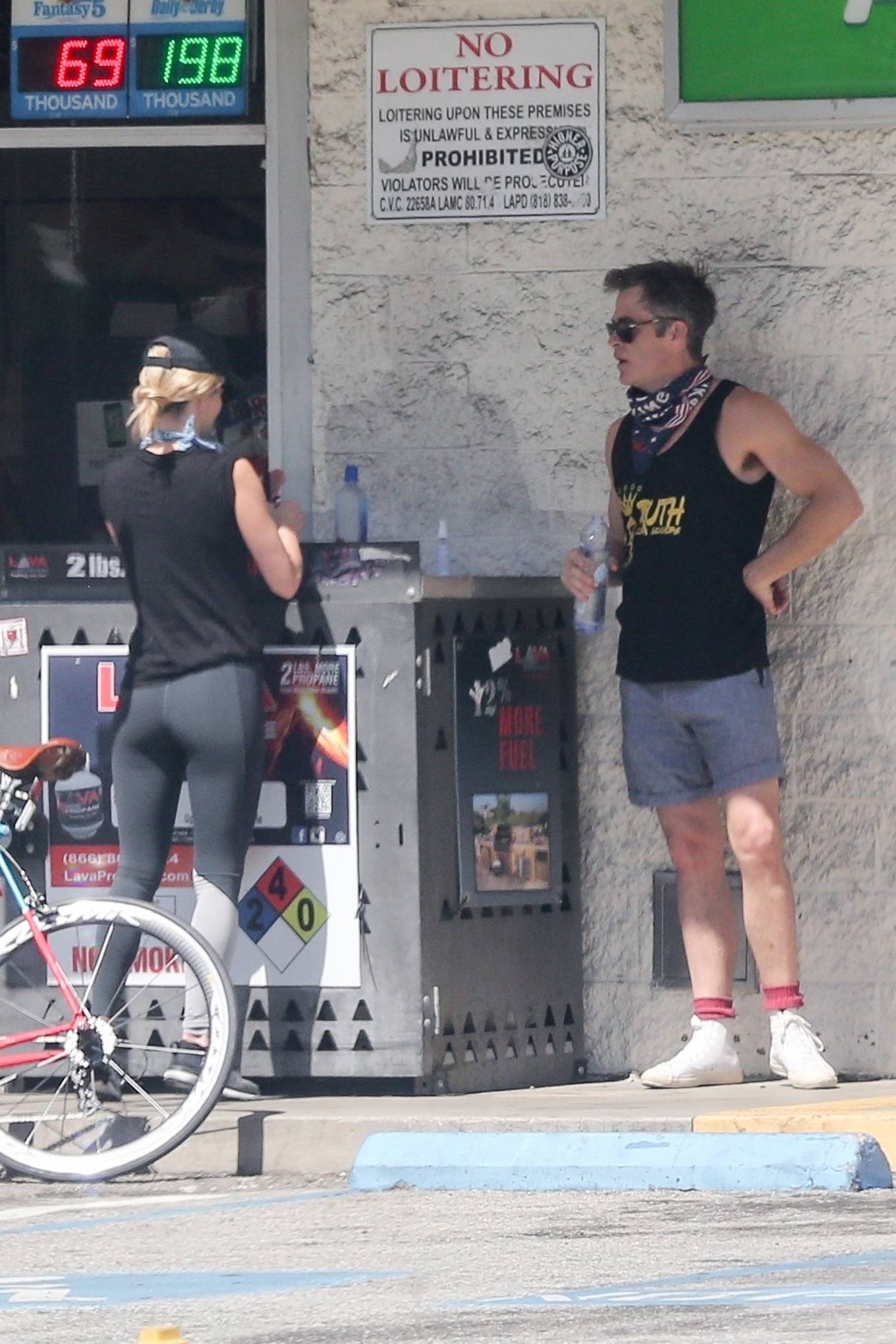 Annabelle Wallis â€“ Bike Ride With Chris Pine In Los Angeles
