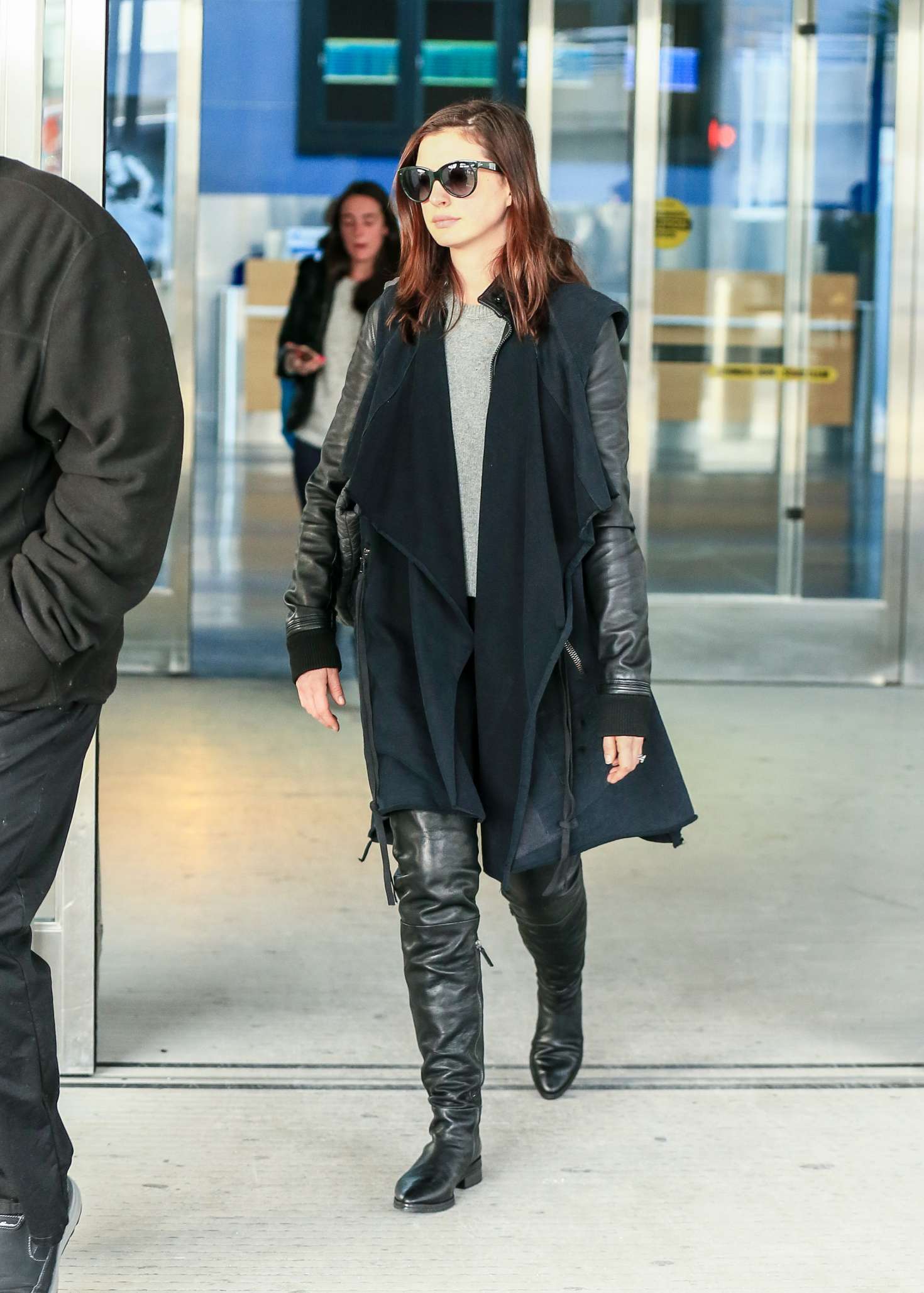 Anne Hathaway at LAX Airport in LA -11 | GotCeleb