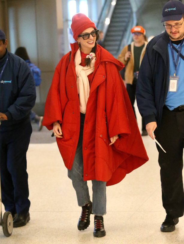 Anne Hathaway - Departing out of Salt Lake City