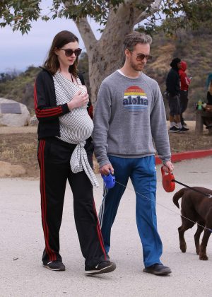 Anne Hathaway - Hiking in Los Angeles