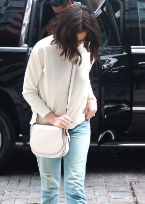 Anne Hathaway in Ripped Jeans out in NYC