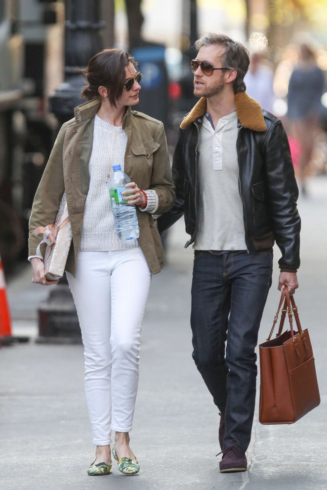 Anne Hathaway in Tight Jeans Out in NYC