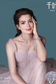 Anne Hathaway - Keer 2019 Campaign