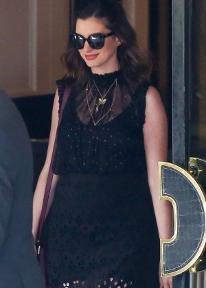 Anne Hathaway - Leaving her hotel in West Hollywood