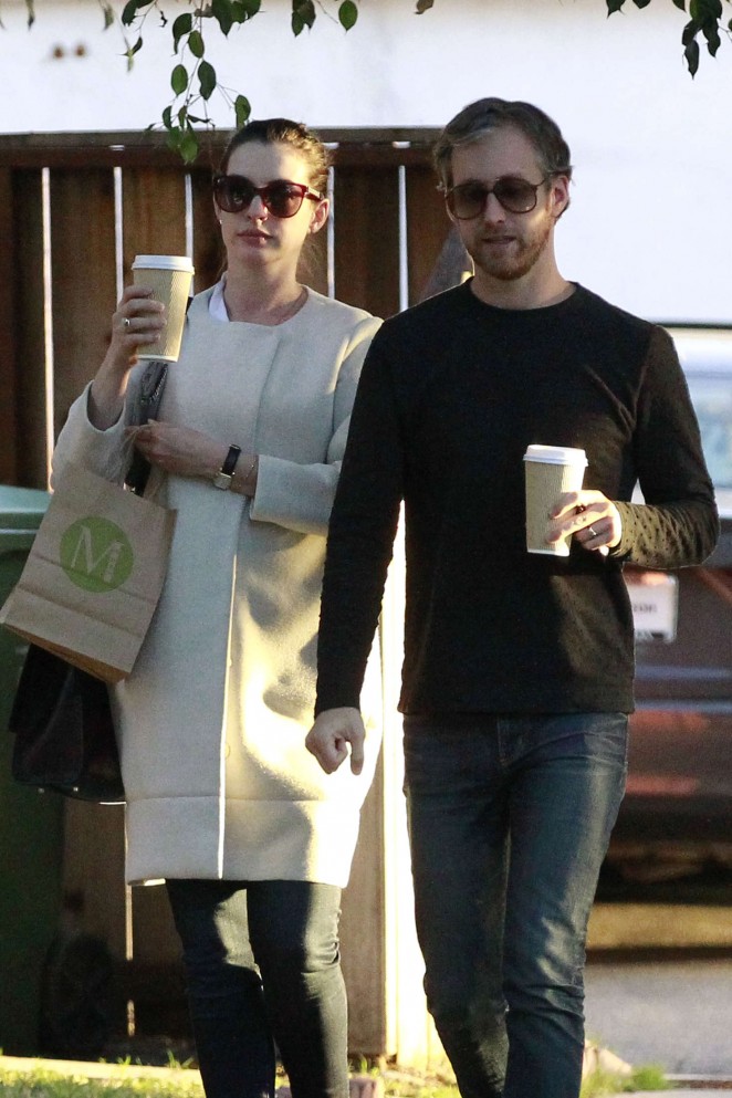 Anne Hathaway - Leaving M Cafe in Los Angeles