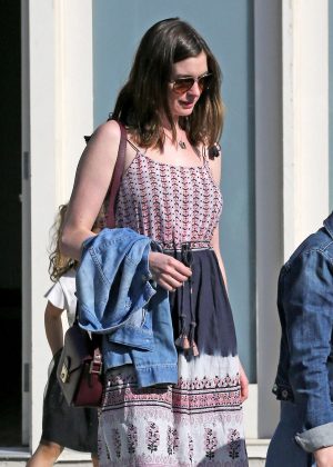 Anne Hathaway - Out in Los Angeles