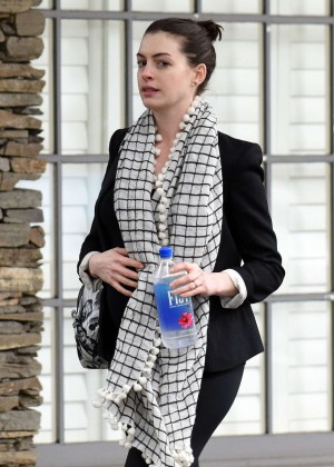 Anne Hathaway - out in Los Angeles