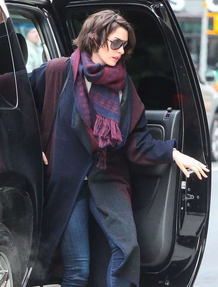 Anne Hathaway in Jeans -05 | GotCeleb