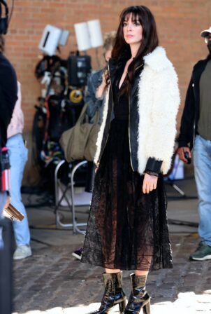 Anne Hathaway - Pictured filming a photoshoot scene at the Apple Tv WeCrashed set in Dumbo