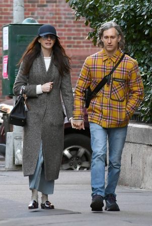 Anne Hathaway - Seen on her birthday with husband Adam Shulman in NYC