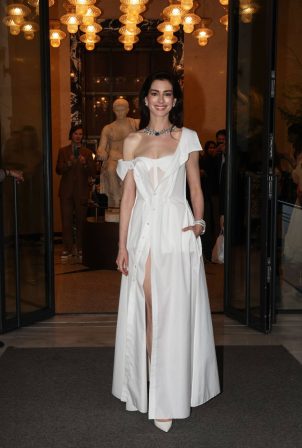 Anne Hathaway - Spotted at the Bulgari Hotel in Rome