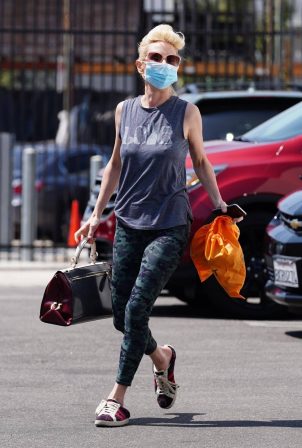 Anne Heche - Heads into practice at the dance studio in Los Angeles