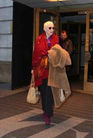 Anni Lennox - Leaving her Boston hotel