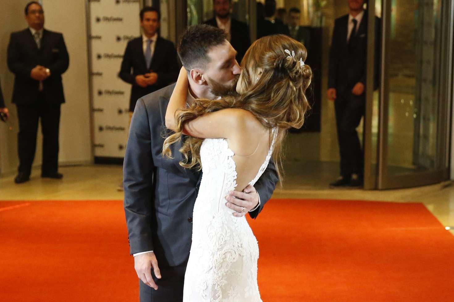 Antonella Roccuzzo and Lionel Messi at their wedding in Argentina adds ...
