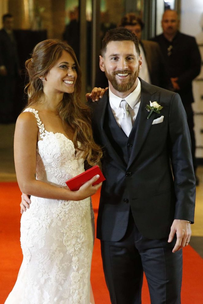 Antonella Roccuzzo and Lionel Messi at their wedding in Argentina adds