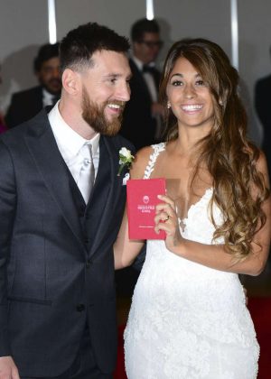 Antonella Roccuzzo and Lionel Messi at their wedding in Argentina