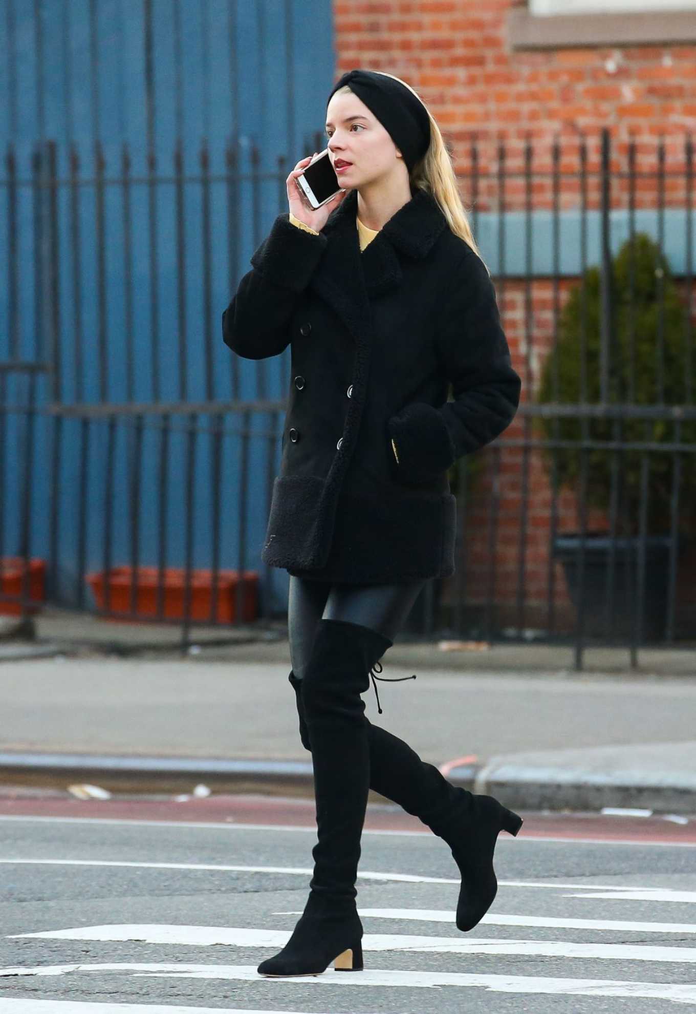Anya Taylor-Joy â€“ All In Black Spotted While Stroll In NYC