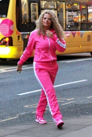 Apollonia Llewellyn - In pink as she arrives at a hotel in Manchester