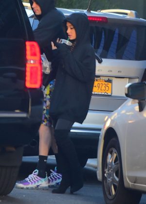 Ariana Grande and Pete Davidson - Leaves their apartment in Chelsea