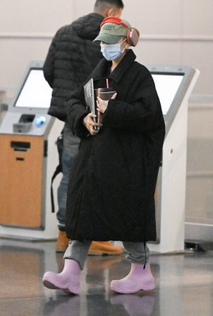 Ariana Grande - Arriving at JFK airport in New York
