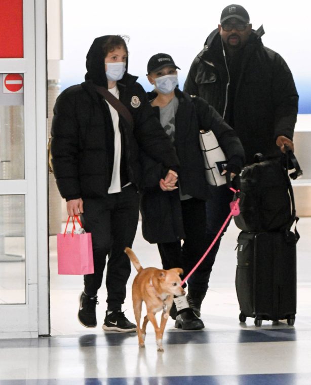 Ariana Grande - Arriving at JFK airport in New York
