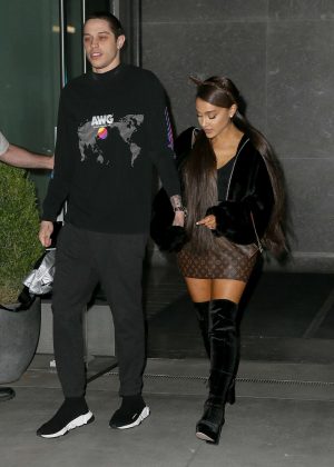 Ariana Grande - Leaving her apartment in New York