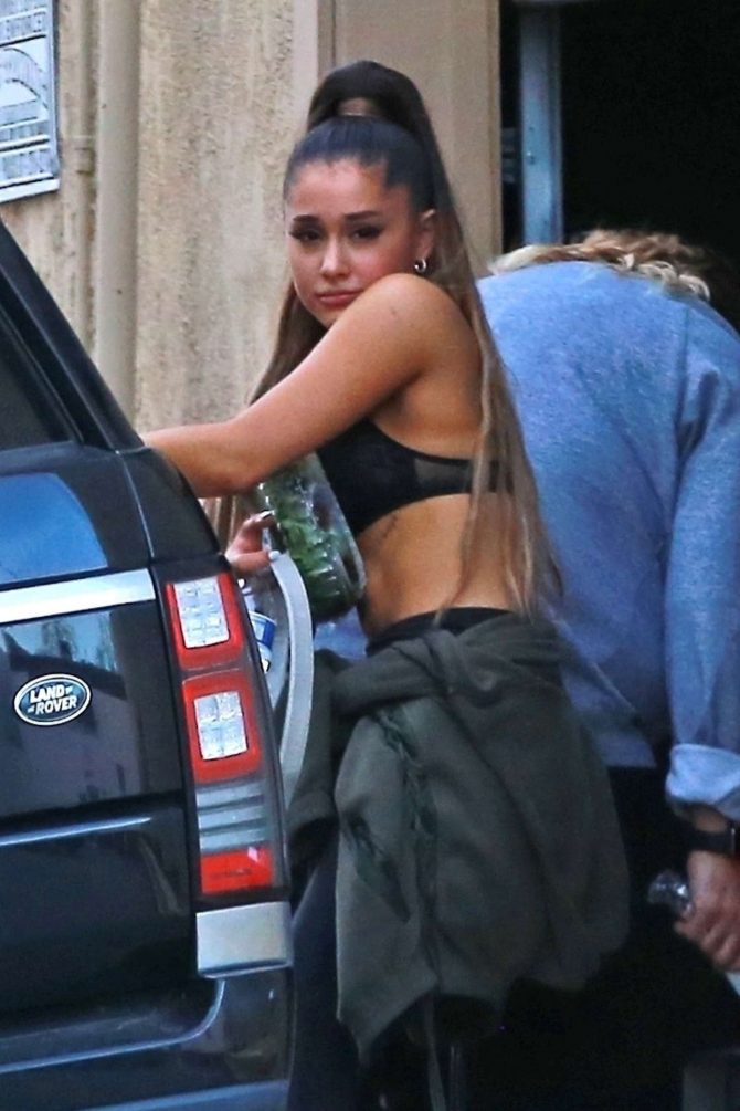 Ariana Grande - Leaving the dance studio in LA