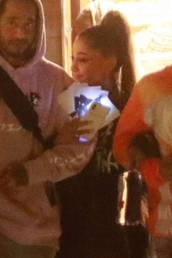 Ariana Grande - Out for dinner with friends at Nobu in Malibu