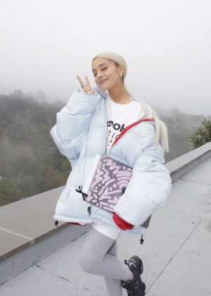Ariana Grande - Out in Los Angeles