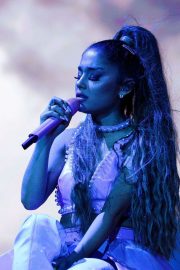 Ariana Grande - Performing at Lollapalooza in Chicago
