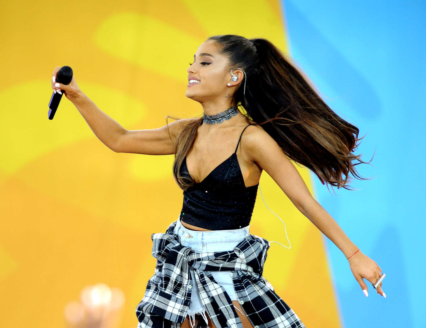 Ariana Grande Performs At Good Morning America 03 Gotceleb
