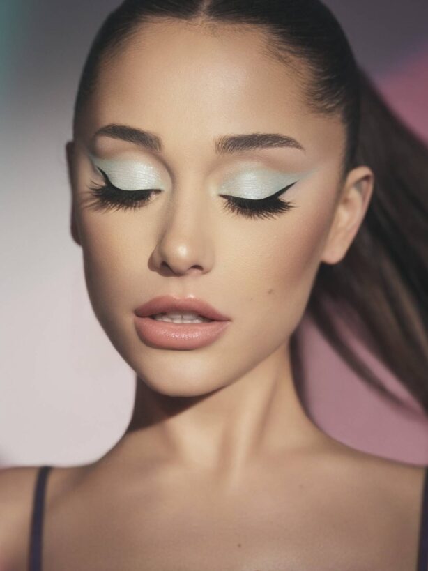 Ariana Grande - REM Beauty 2022